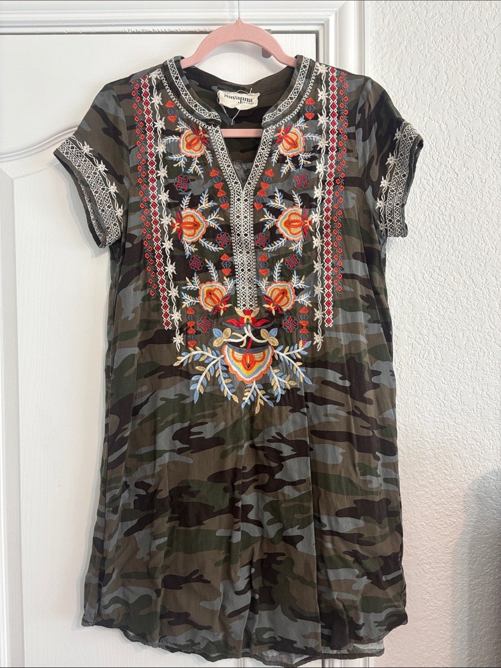 Savanna Jane size small Embroidered Camo Shift Dress - Green